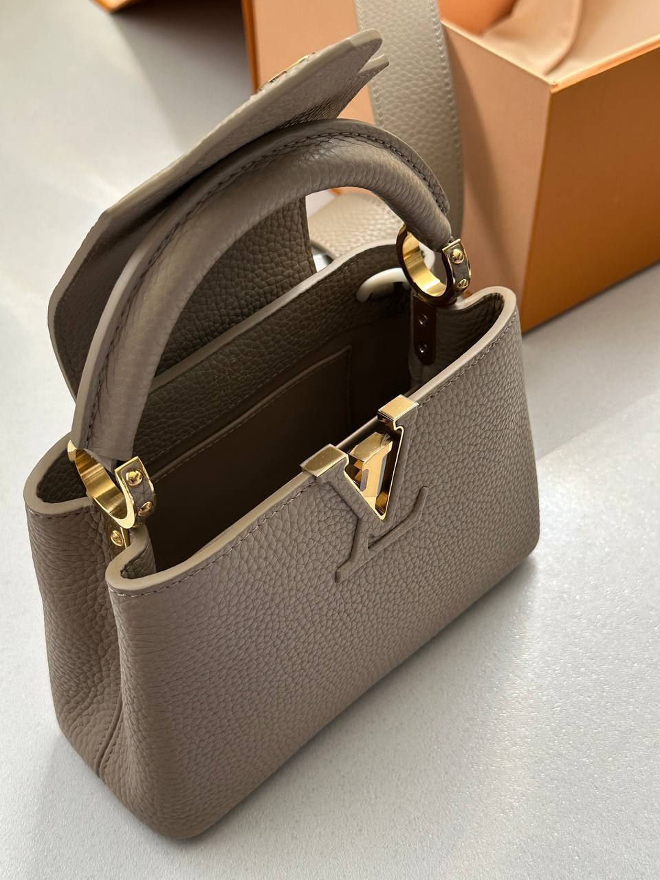 LV Capucines BB
