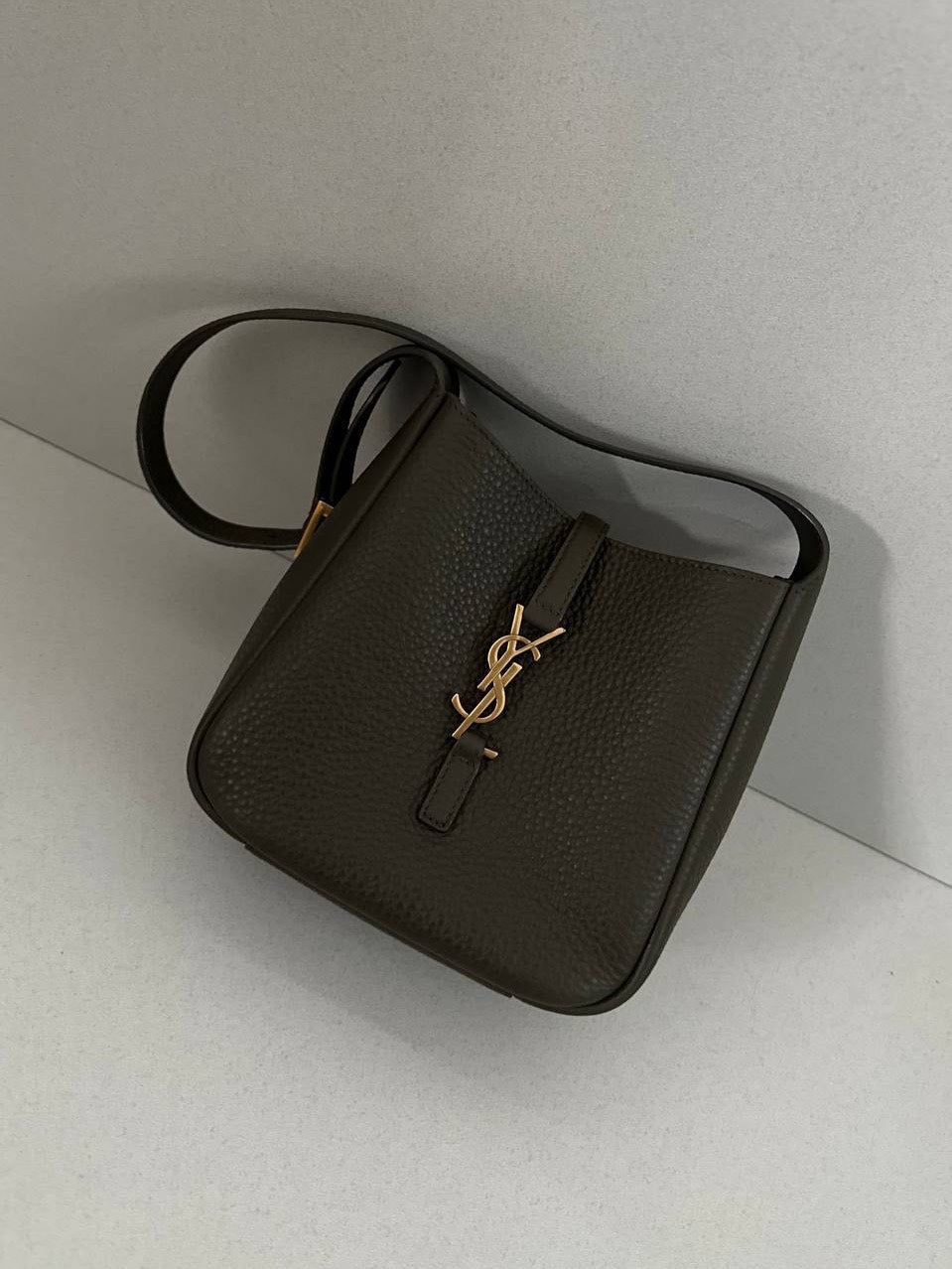 Prive - Le 5 Baby in Grained Leather Light Musk